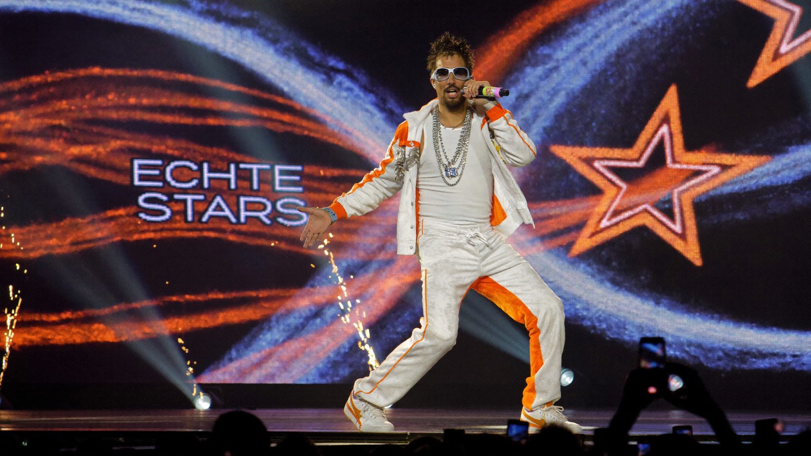 Der Bling-Popstar der 2000er vor der LED-Wall