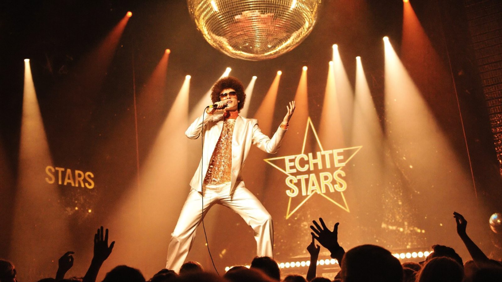 Der Disco-Star der 70er unter der Spiegelkugel